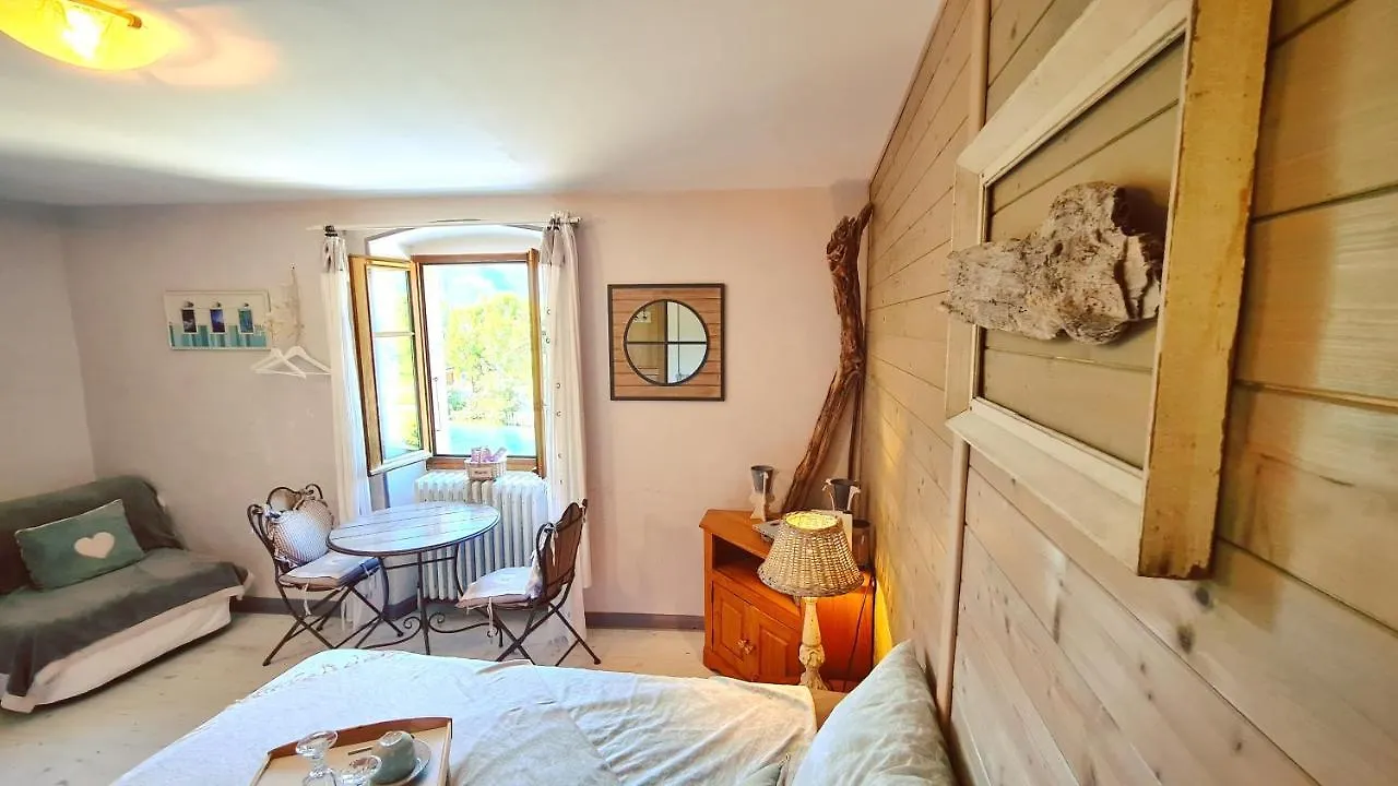 Le Doux Nid Bed & Breakfast Chanaz